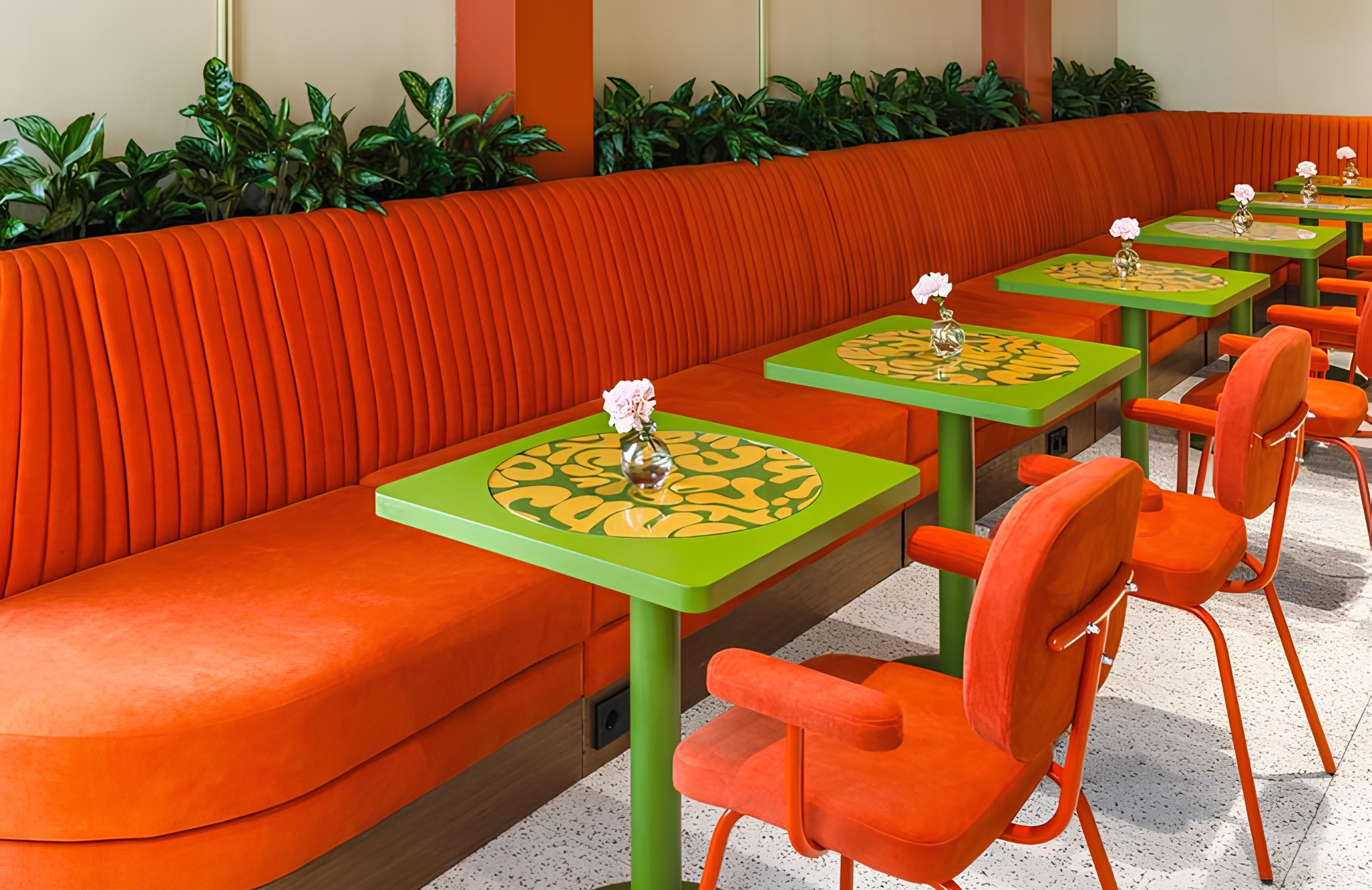 Кафе Roots в Астане – интерьер с керамогранитным терраццо